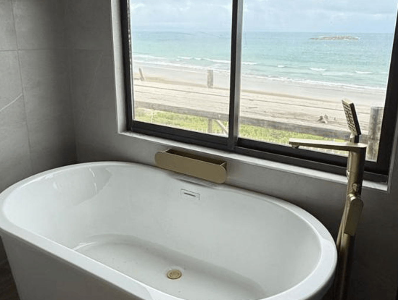 Medium Ovalo Bathroom Shelf - MET - AL